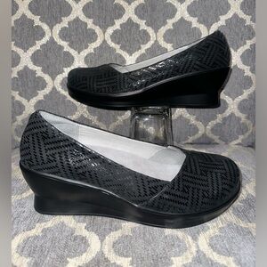 Alegria NWOT women’s Dazzler Wedge  clogs Shoes  Black size 10